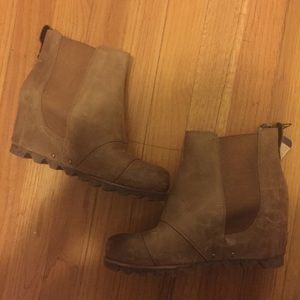 Adorable 7.5 Sorel Booties.